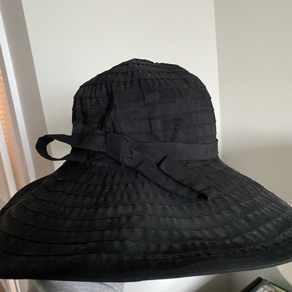 Gorgeous black sun ☀️ hat